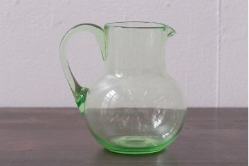 レトロ雑貨　昭和初期　ウランガラス　ピッチャー(水差し、水注、和ガラス)(R-042198)