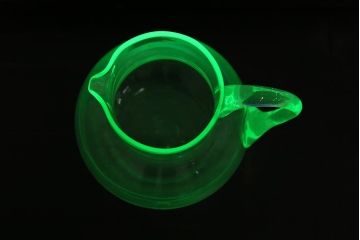 レトロ雑貨　昭和初期　ウランガラス　ピッチャー(水差し、水注、和ガラス)(R-042198)