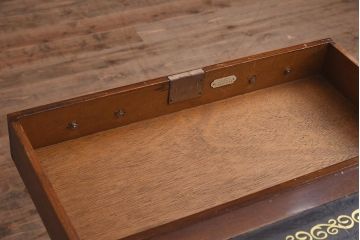 イギリスアンティーク　高級感漂うレザートップテーブル(デスク、在宅ワーク、在宅用ダイニングテーブル)(R-042204)
