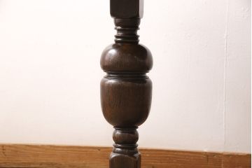 イギリスビンテージ　ニレ材　しなやかな質感のバルボスレッグのダイニングテーブル(カフェテーブル)(R-042206)
