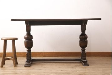 イギリスビンテージ　ニレ材　しなやかな質感のバルボスレッグのダイニングテーブル(カフェテーブル)(R-042206)