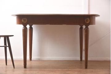 アンティーク家具　フランスアンティーク　ウォールナット材　花のモチーフが魅力的なダイニングテーブル(R-042212)