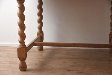 アンティーク家具　イギリスアンティーク　オーク材　杢目とツイストレッグが美しいバタフライテーブル(エクステンションテーブル、ダイニングテーブル)(R-042213)
