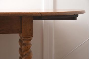 アンティーク家具　イギリスアンティーク　オーク材　杢目とツイストレッグが美しいバタフライテーブル(エクステンションテーブル、ダイニングテーブル)(R-042213)