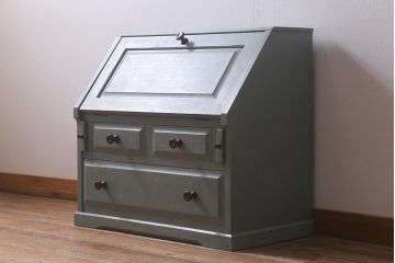 中古　北海道民芸家具　グレイッシュなカラーがおしゃれなペイントライティングビューロー(机、引き出し)(R-042219)