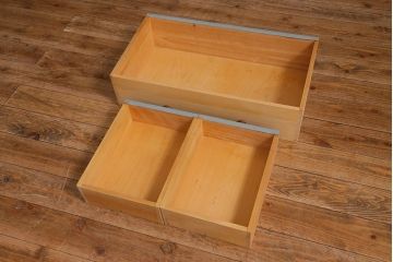 中古　北海道民芸家具　グレイッシュなカラーがおしゃれなペイントライティングビューロー(机、引き出し)(R-042219)