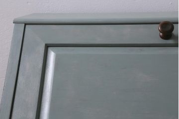 中古　北海道民芸家具　グレイッシュなカラーがおしゃれなペイントライティングビューロー(机、引き出し)(R-042219)