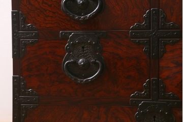 中古　熊野洞　からくり付き　荘厳な佇まいの手許箪笥(仙台箪笥)(定価約60万円)(R-042224)