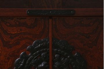 中古　伝統民芸　岩谷堂箪笥　重厚な和の雰囲気漂う飾り棚付きサイドボード(収納箪笥)(R-042225)