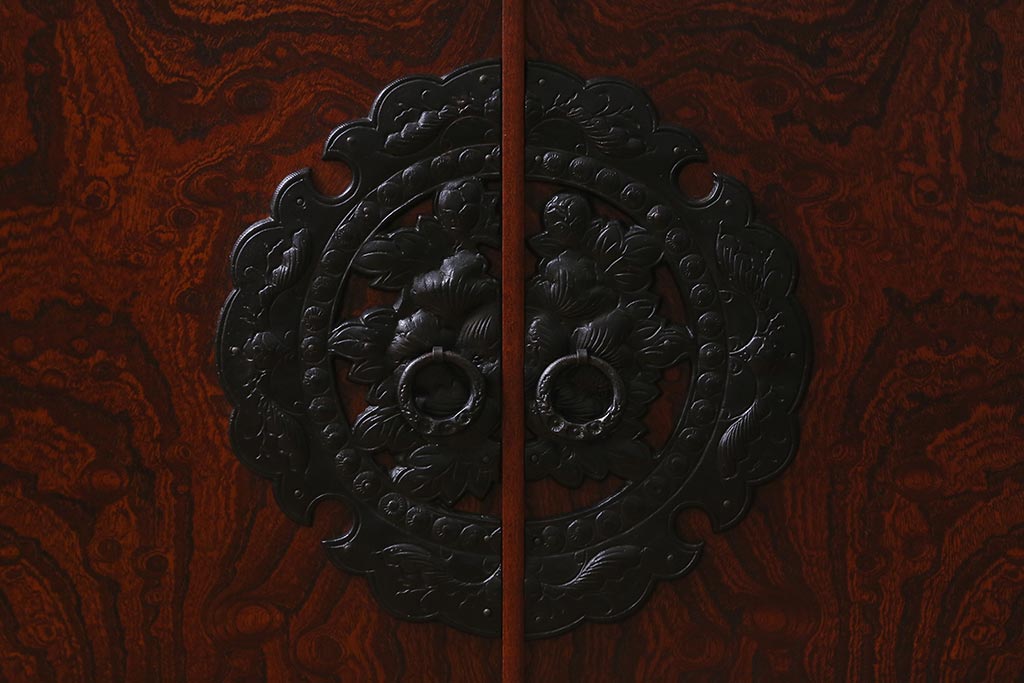 中古　伝統民芸　岩谷堂箪笥　重厚な和の雰囲気漂う飾り棚付きサイドボード(収納箪笥)(R-042225)