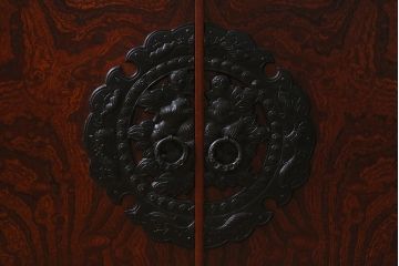 中古　伝統民芸　岩谷堂箪笥　重厚な和の雰囲気漂う飾り棚付きサイドボード(収納箪笥)(R-042225)