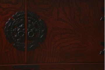 中古　伝統民芸　岩谷堂箪笥　重厚な和の雰囲気漂う飾り棚付きサイドボード(収納箪笥)(R-042225)