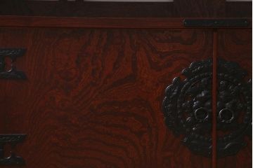 中古　伝統民芸　岩谷堂箪笥　重厚な和の雰囲気漂う飾り棚付きサイドボード(収納箪笥)(R-042225)