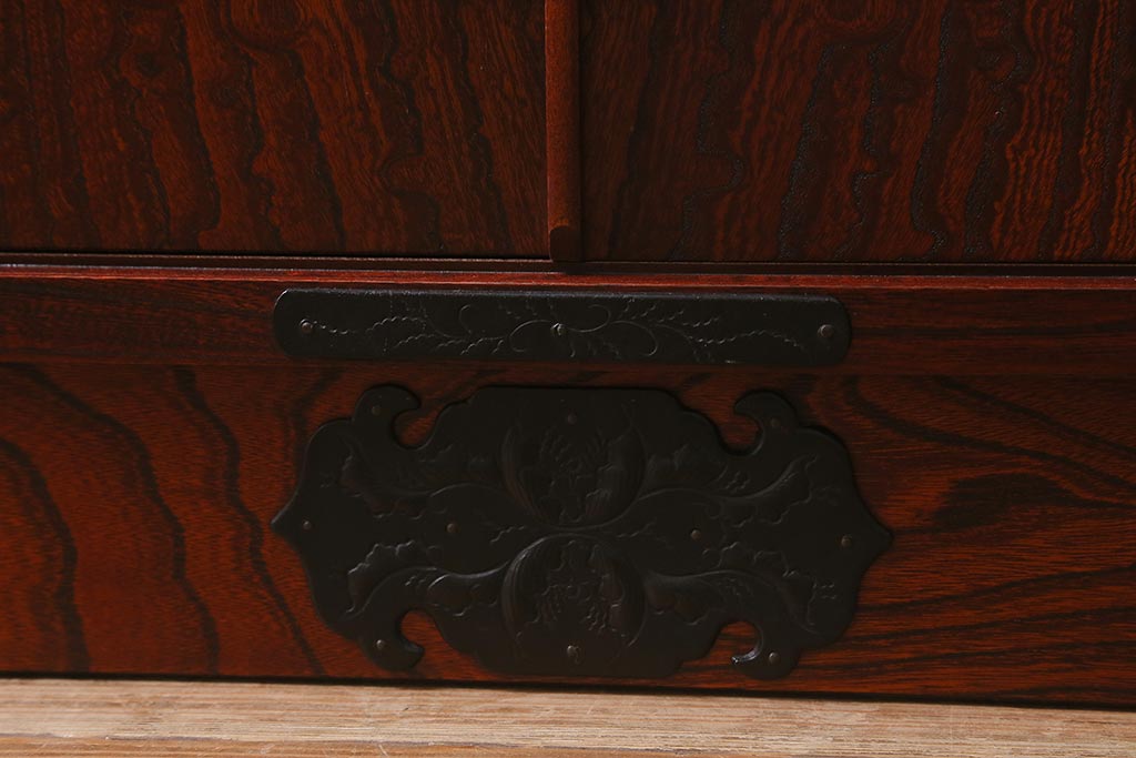 中古　伝統民芸　岩谷堂箪笥　重厚な和の雰囲気漂う飾り棚付きサイドボード(収納箪笥)(R-042225)