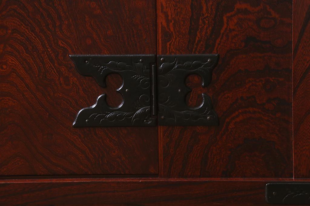 中古　伝統民芸　岩谷堂箪笥　重厚な和の雰囲気漂う飾り棚付きサイドボード(収納箪笥)(R-042225)