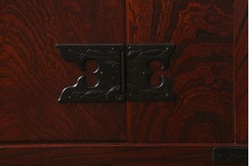 中古　伝統民芸　岩谷堂箪笥　重厚な和の雰囲気漂う飾り棚付きサイドボード(収納箪笥)(R-042225)