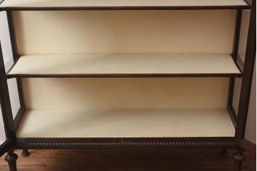 アンティーク家具　イギリスアンティーク　マホガニー材　エレガントな佇まいが魅力のガラスキャビネット(ガラスケース、陳列棚、ショーケース)(R-042233)