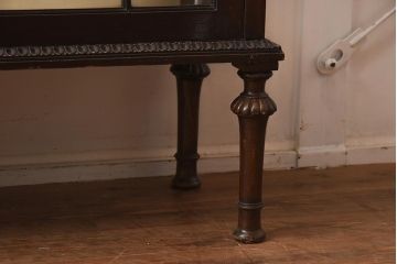 アンティーク家具　イギリスアンティーク　マホガニー材　エレガントな佇まいが魅力のガラスキャビネット(ガラスケース、陳列棚、ショーケース)(R-042233)