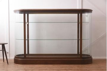 ヴィンテージ家具　特注品!　オーク材使用のオーバルガラスケース(Rガラス、陳列棚、ショーケース、飾り棚、ビンテージ、曲げガラス)(R-042235)