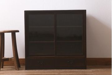 和製アンティーク　大正昭和初期　落ち着いた木色がシックなガラス戸棚(戸棚、飾り棚、収納棚、食器棚)(R-042244)