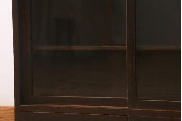 和製アンティーク　大正昭和初期　落ち着いた木色がシックなガラス戸棚(戸棚、飾り棚、収納棚、食器棚)(R-042244)