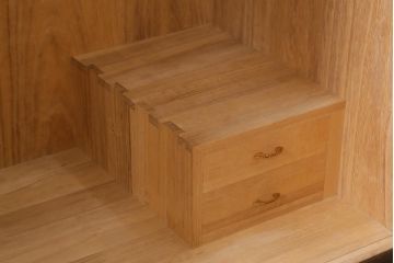 中古　伝統工芸品　唐草金具　繊細な意匠金具が目を引く加茂総桐箪笥のワードローブ(総桐たんす、洋服タンス、衣装タンス)(定価約120万円)(R-042250)