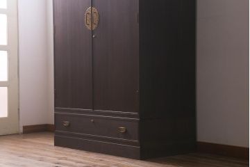 中古　伝統工芸品　唐草金具　繊細な意匠金具が目を引く加茂総桐箪笥のワードローブ(総桐たんす、洋服タンス、衣装タンス)(定価約120万円)(R-042250)