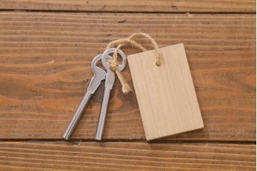 中古　伝統工芸品　唐草金具　繊細な意匠金具が目を引く加茂総桐箪笥のワードローブ(総桐たんす、洋服タンス、衣装タンス)(定価約120万円)(R-042250)