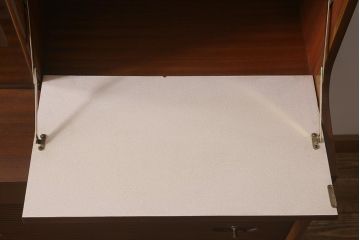 ヴィンテージ家具　イギリス　チーク材　Nathan(ネイサン)　扉が作業台になるキャビネット(収納棚、カップボード、ビンテージ)(R-042252)