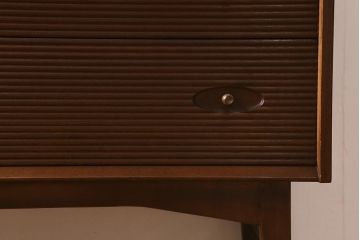 ヴィンテージ家具　イギリス　チーク材　Nathan(ネイサン)　扉が作業台になるキャビネット(収納棚、カップボード、ビンテージ)(R-042252)