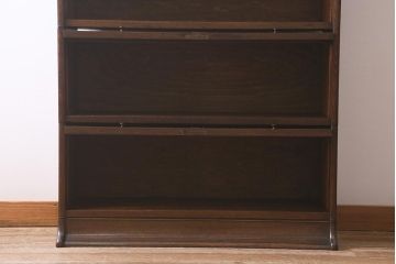 イギリスアンティーク　オーク材　THE LEBUS　ロゴの入った鍵穴金具が可愛らしいスタッキングブックケース(本箱、収納棚、飾り棚、キャビネット、食器棚、カップボード)(R-042253)
