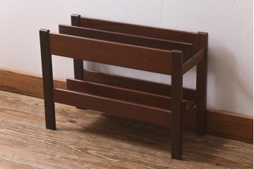 北欧ビンテージ　チーク材　シンプルで合わせやすいマガジンラック(本立て)(R-042254)