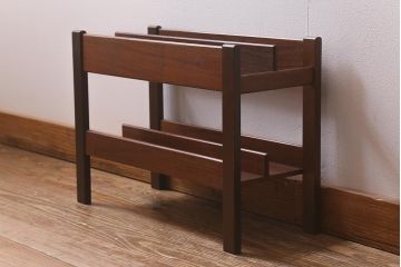 北欧ビンテージ　チーク材　シンプルで合わせやすいマガジンラック(本立て)(R-042254)