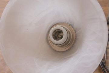 中古　アンティーク調　真鍮製　シェードの角度が変えられる3灯シャンデリア(天井照明、吊り下げ照明)(R-042256)