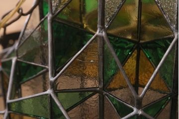 ヴィンテージ照明　ステンドグラス　万華鏡のようなデザインが美しいシャンデリア(天井照明、吊り下げ照明、ビンテージ)(R-042257)