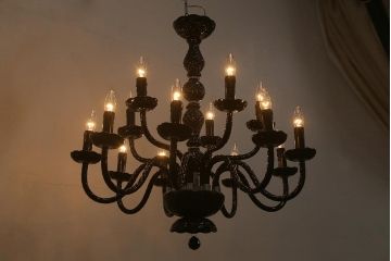 中古　14灯　大人の空間を演出する洗練された黒いシャンデリア(天井照明、吊り下げ照明)(R-042258)