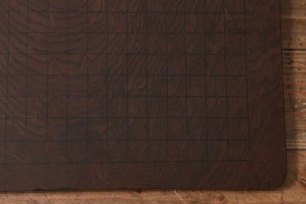 アンティーク雑貨　大正昭和初期　ケヤキ一枚板　古い木の味わいが楽しめる囲碁盤(ディスプレイ雑貨)(R-042262)