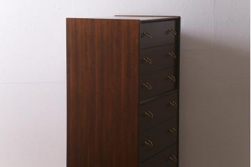 ヴィンテージ家具　北欧家具　オーク材　G-PLAN(ジープラン)　BB(Black&Brass)シリーズ　モダンなデザインのチェスト(サイドチェスト、引き出し、ビンテージ)(R-042264)