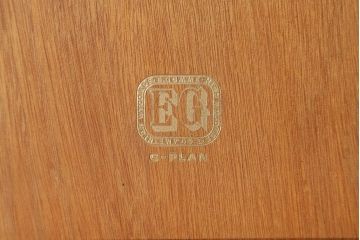 ヴィンテージ家具　北欧家具　オーク材　G-PLAN(ジープラン)　BB(Black&Brass)シリーズ　モダンなデザインのチェスト(サイドチェスト、引き出し、ビンテージ)(R-042264)