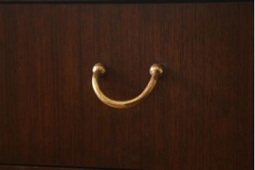 ヴィンテージ家具　北欧家具　オーク材　G-PLAN(ジープラン)　BB(Black&Brass)シリーズ　モダンなデザインのチェスト(サイドチェスト、引き出し、ビンテージ)(R-042264)