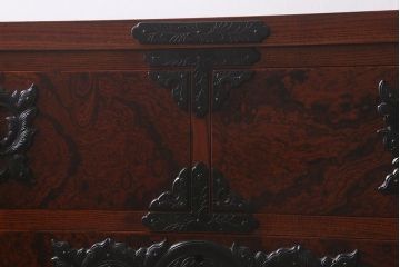 中古　伝統民芸家具　岩谷堂箪笥　漆塗装　No.26 40B 　ダイナミックな欅の杢目を堪能できるチェスト(衣装箪笥、整理箪笥、引き出し)(定価約44万)(R-042265)