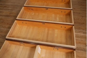 中古　伝統民芸家具　岩谷堂箪笥　漆塗装　No.26 40B 　ダイナミックな欅の杢目を堪能できるチェスト(衣装箪笥、整理箪笥、引き出し)(定価約44万)(R-042265)