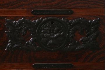 中古　伝統民芸家具　岩谷堂箪笥　漆塗装　No.26 40B 　ダイナミックな欅の杢目を堪能できるチェスト(衣装箪笥、整理箪笥、引き出し)(定価約44万)(R-042265)