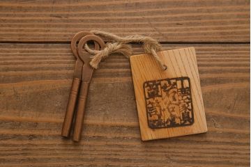 中古　伝統民芸家具　岩谷堂箪笥　漆塗装　No.26 40B 　ダイナミックな欅の杢目を堪能できるチェスト(衣装箪笥、整理箪笥、引き出し)(定価約44万)(R-042265)