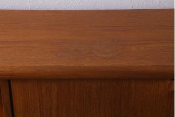 ヴィンテージ家具　北欧家具　Younger(ヤンガー社)　チーク材　細部までこだわったデザインのカップボード(キャビネット、ハイボード、収納棚、ビンテージ)(R-042266)