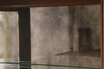 中古　DREXEL HERITAGE(ドレクセルヘリテイジ)　Cameo Classics(キャメオクラシックス)　照明付き　ホールチェスト(ショーケース、飾り棚、収納棚)(定価約73万円)(R-042275)