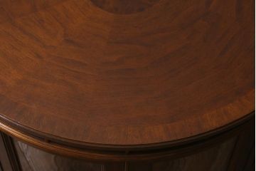 中古　DREXEL HERITAGE(ドレクセルヘリテイジ)　Cameo Classics(キャメオクラシックス)　照明付き　ホールチェスト(ショーケース、飾り棚、収納棚)(定価約73万円)(R-042275)