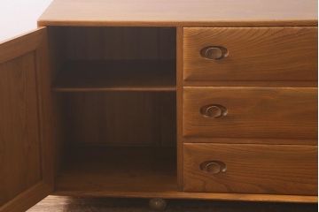 ヴィンテージ家具　イギリスビンテージ　ERCOL(アーコール)　ウィンザーサイドボード(キャビネット、収納棚、リビングボード)(R-042276)