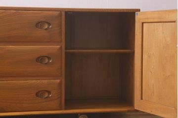 ヴィンテージ家具　イギリスビンテージ　ERCOL(アーコール)　ウィンザーサイドボード(キャビネット、収納棚、リビングボード)(R-042276)