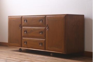 ヴィンテージ家具　イギリスビンテージ　ERCOL(アーコール)　ウィンザーサイドボード(キャビネット、収納棚、リビングボード)(R-042276)